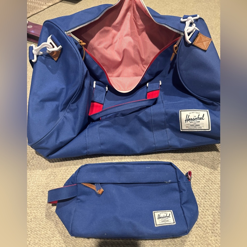 Herschel matching weekend duffel bag & Dopp kit